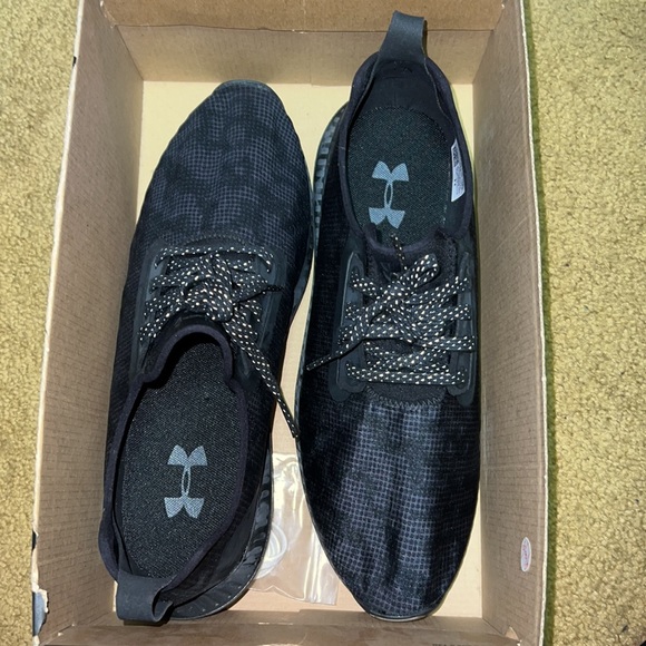 Under Armour shoes - Picture 9 of 11